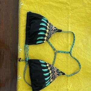 La Blanca Black and Yellow Bikini Top with Modern Design